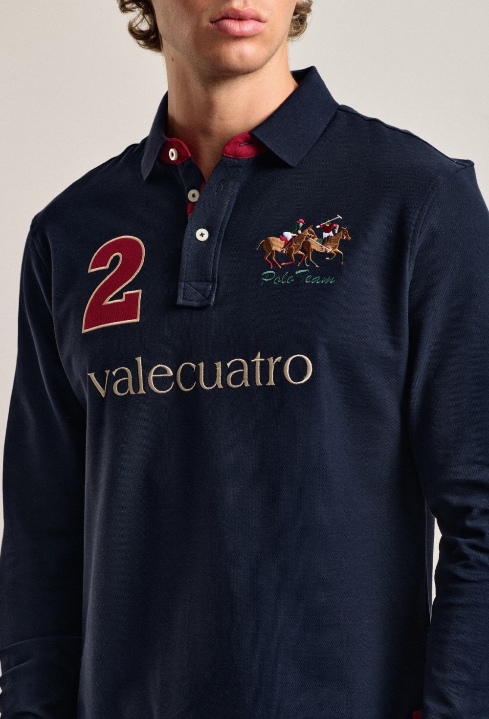 Polo Valecuatro de hombre azul marino modelo caballos