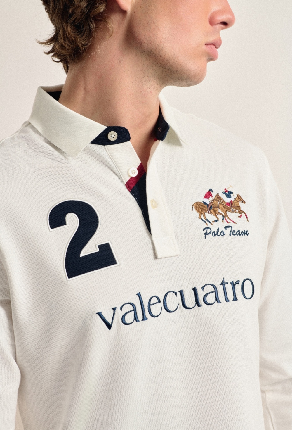 Polo Valecuatro de hombre blanco roto modelo caballos - 59.92