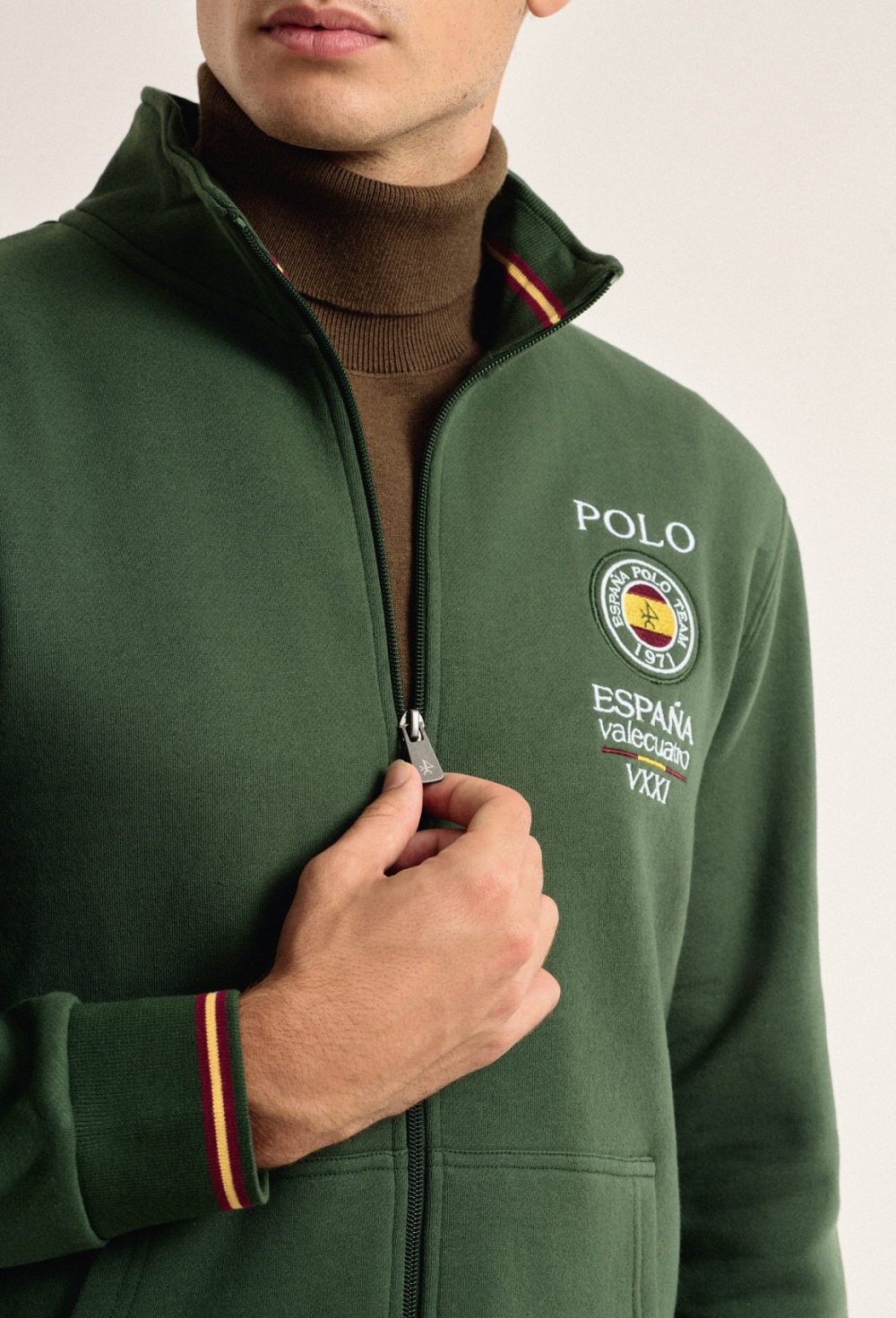 Sudadera cremallera Valecuatro verde escudo España - 48.93