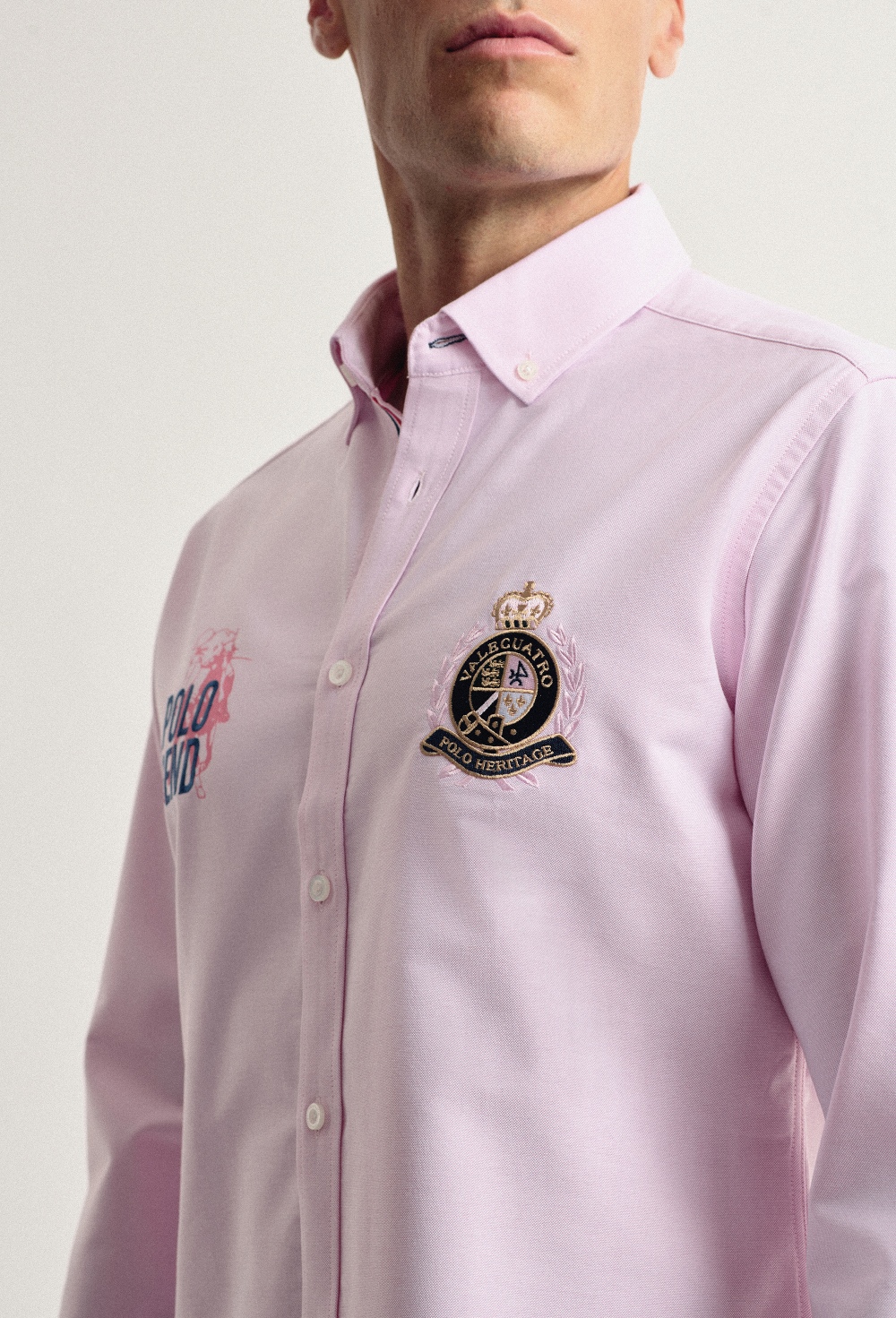 Valecuatro - Camisa rosa bordada modelo Legend