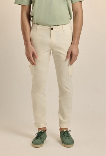 Pantalón cargo blanco roto