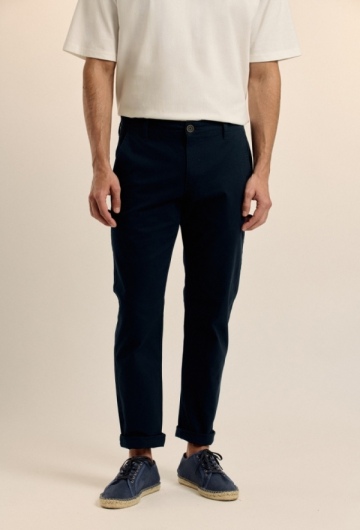 Pantalón chino color azul marino