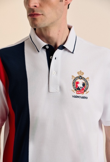 Polo tricolor escudo blanco