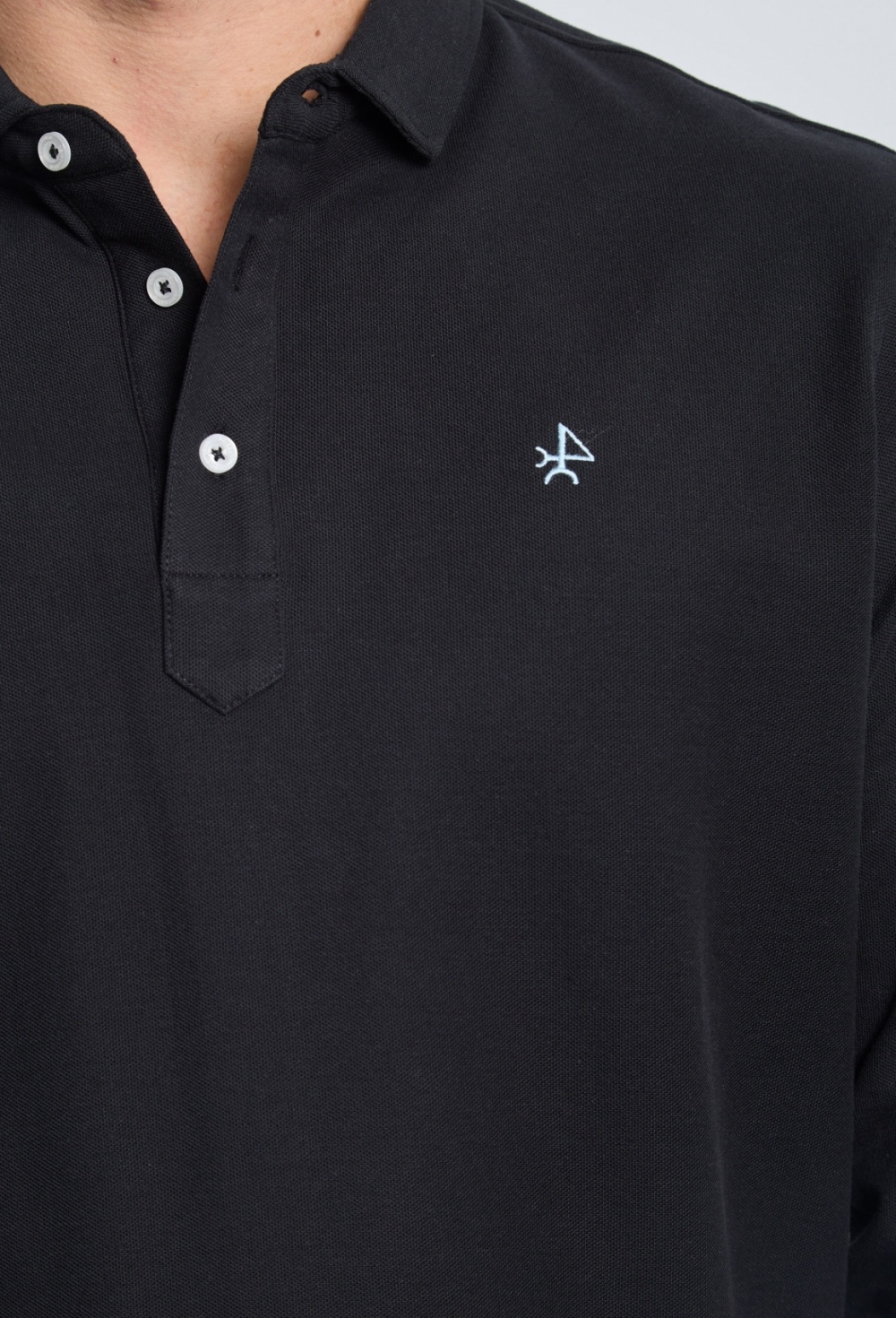 Polo clásico manga largo negro - 59.95