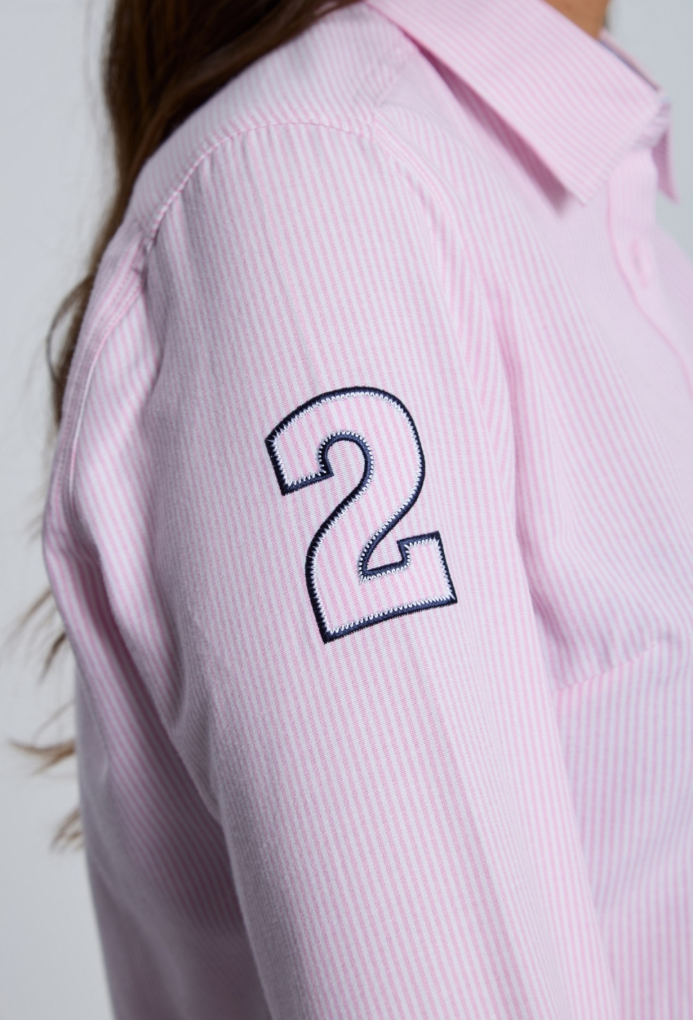 CAMISA M RAYAS ESCUDO