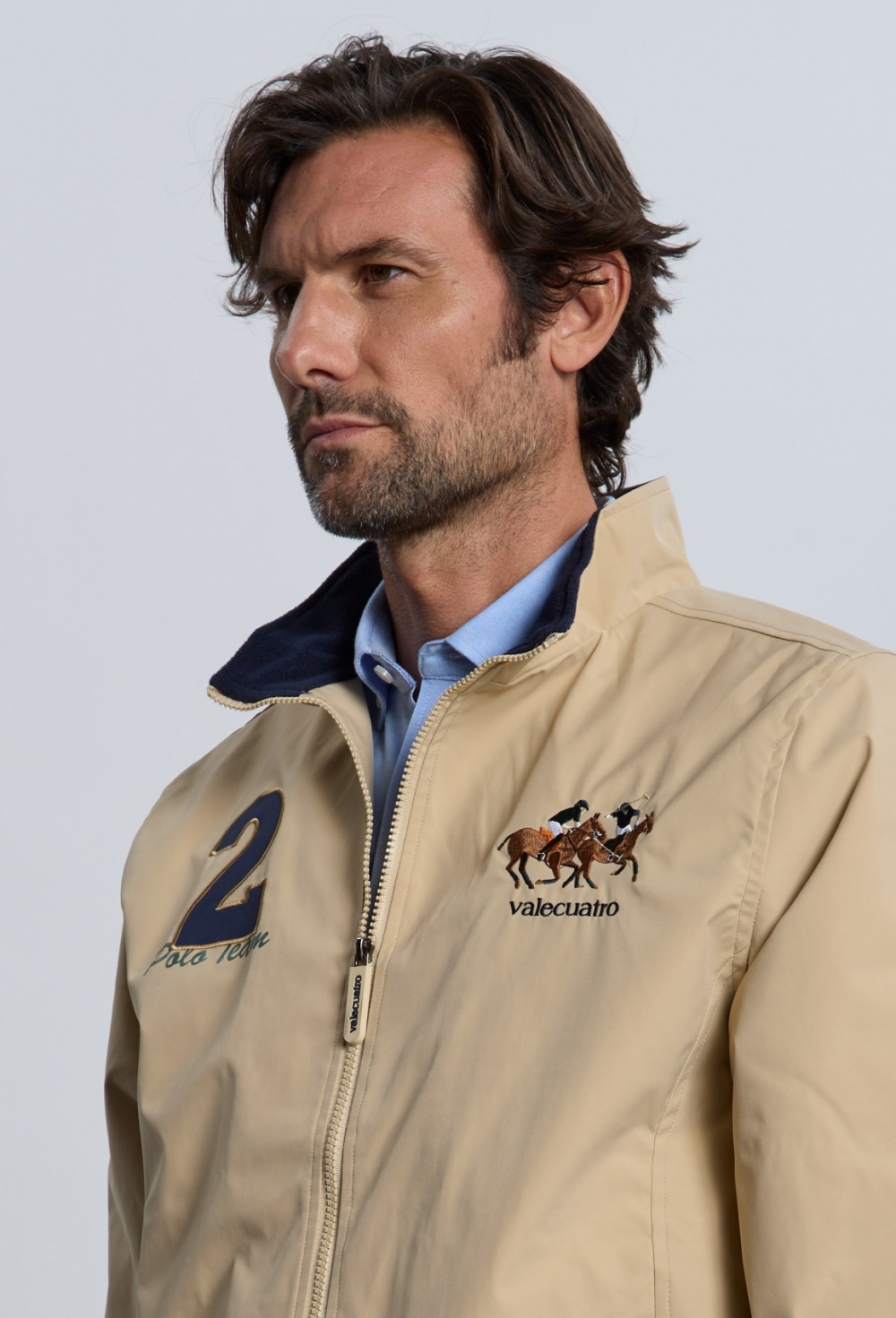 Cazadora caballos beige - Valecuatro
