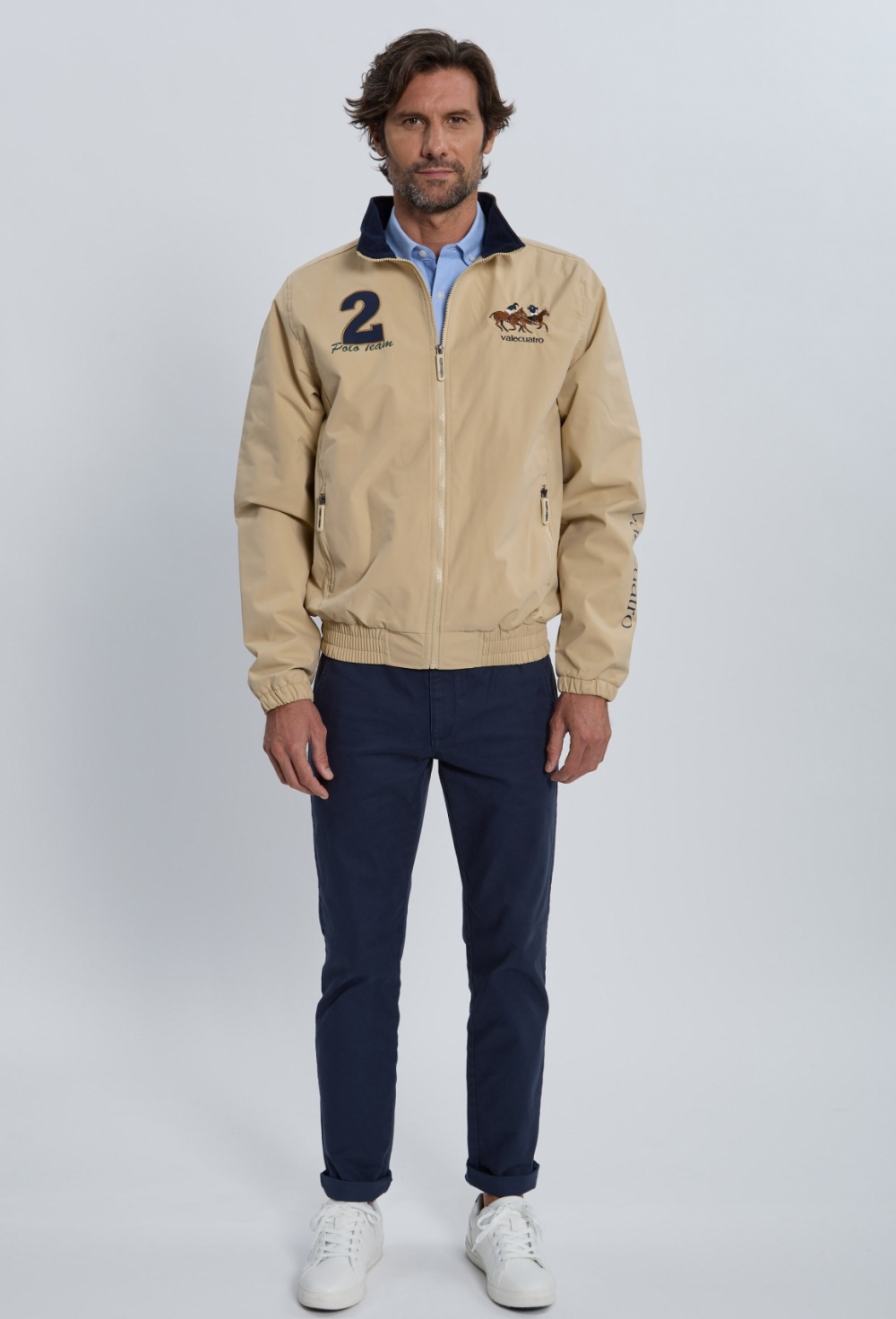 Cazadora caballos beige