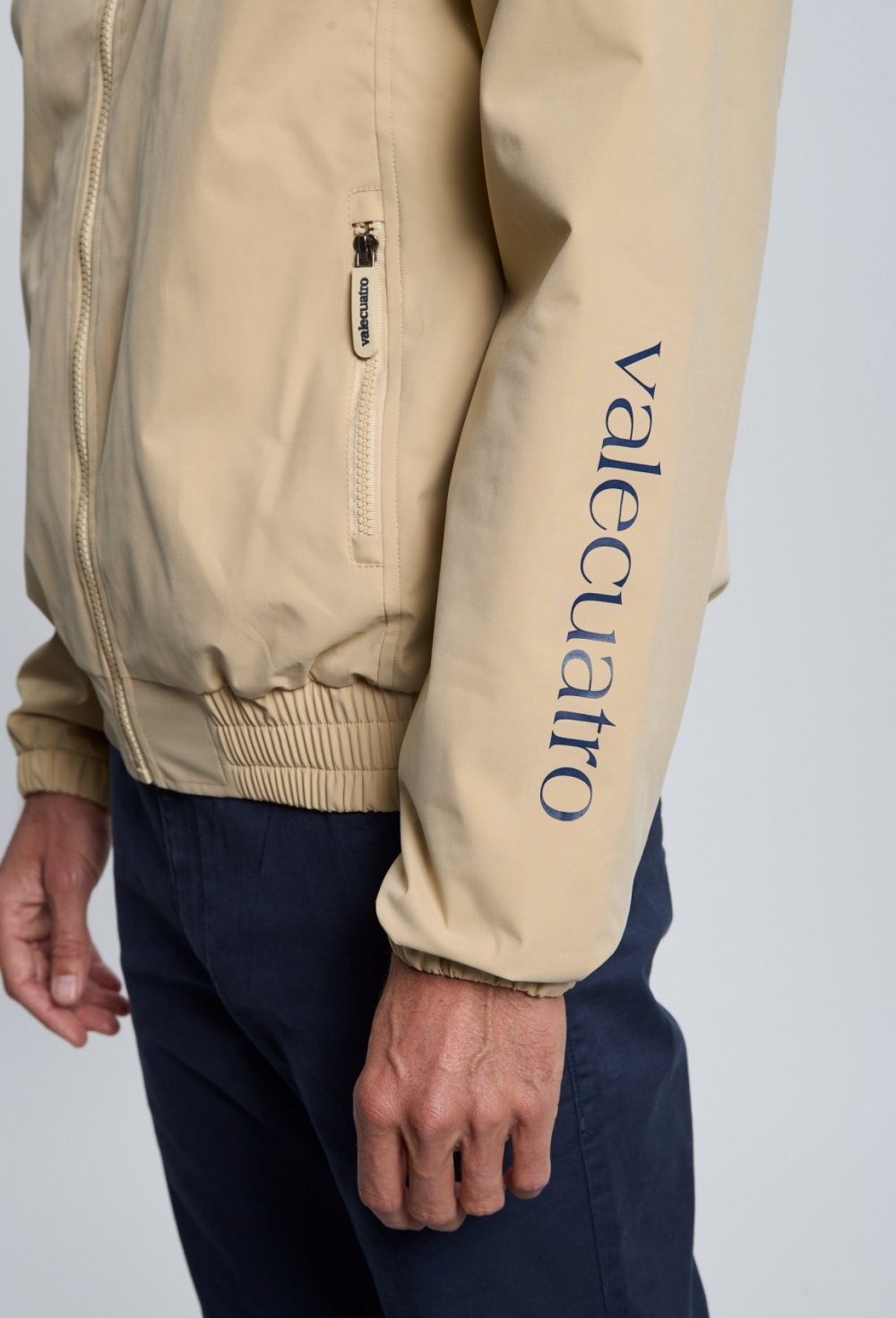 Cazadora caballos beige