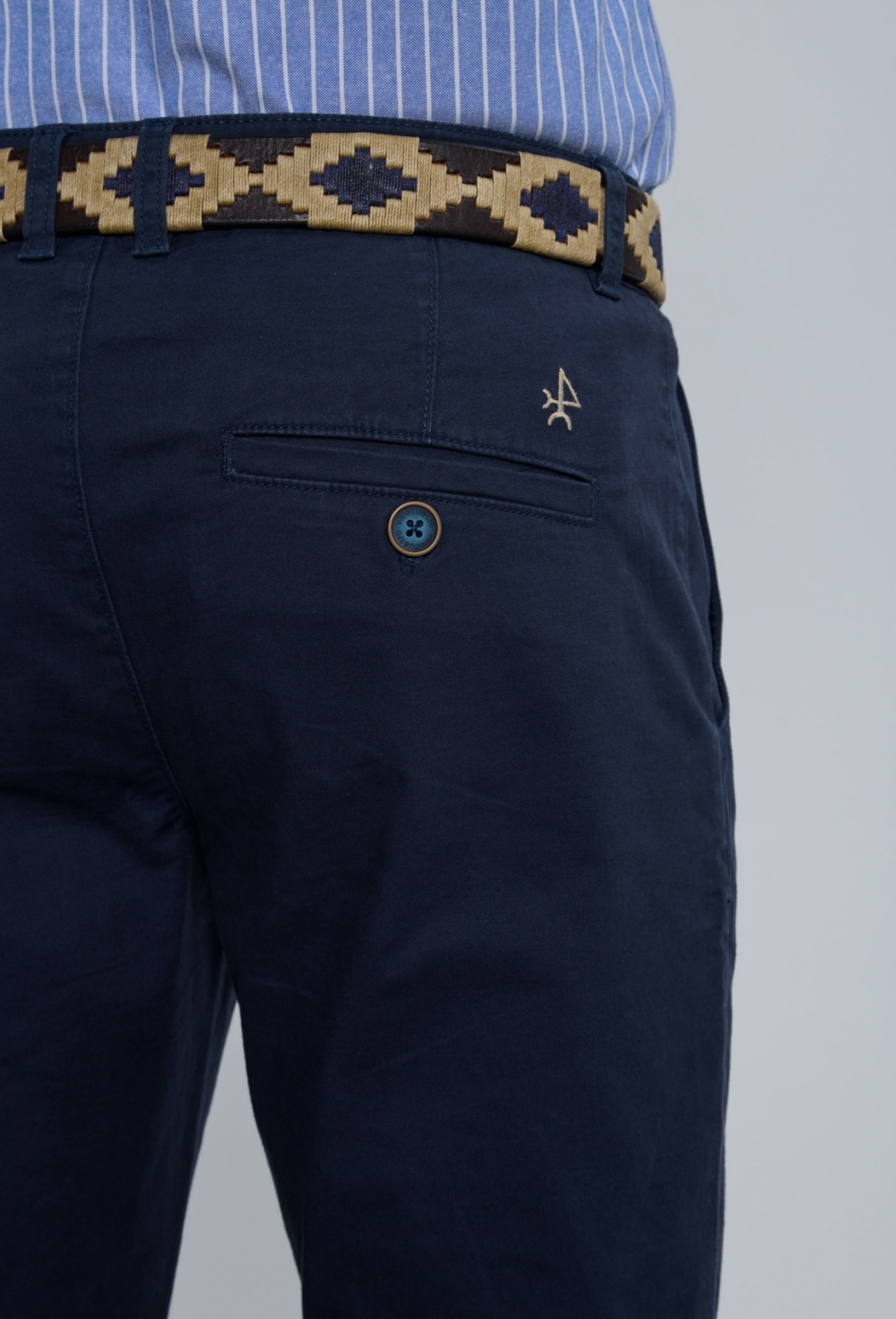 pantalones - Pantalón chino clásico azul marino