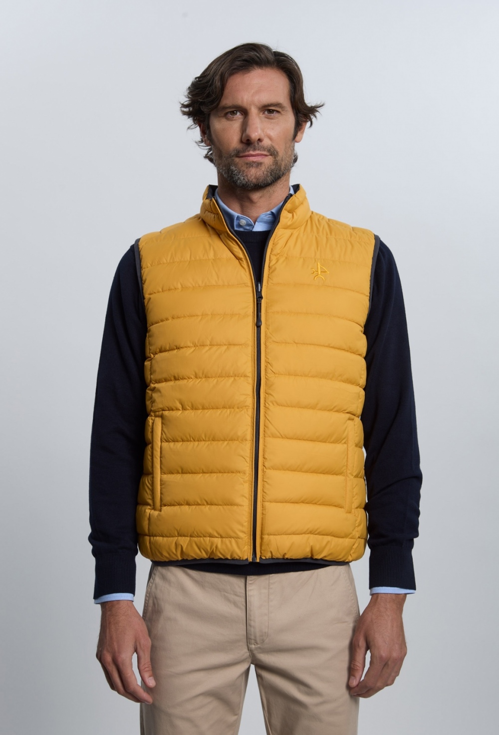 Chaleco acolchado reversible gris con amarillo