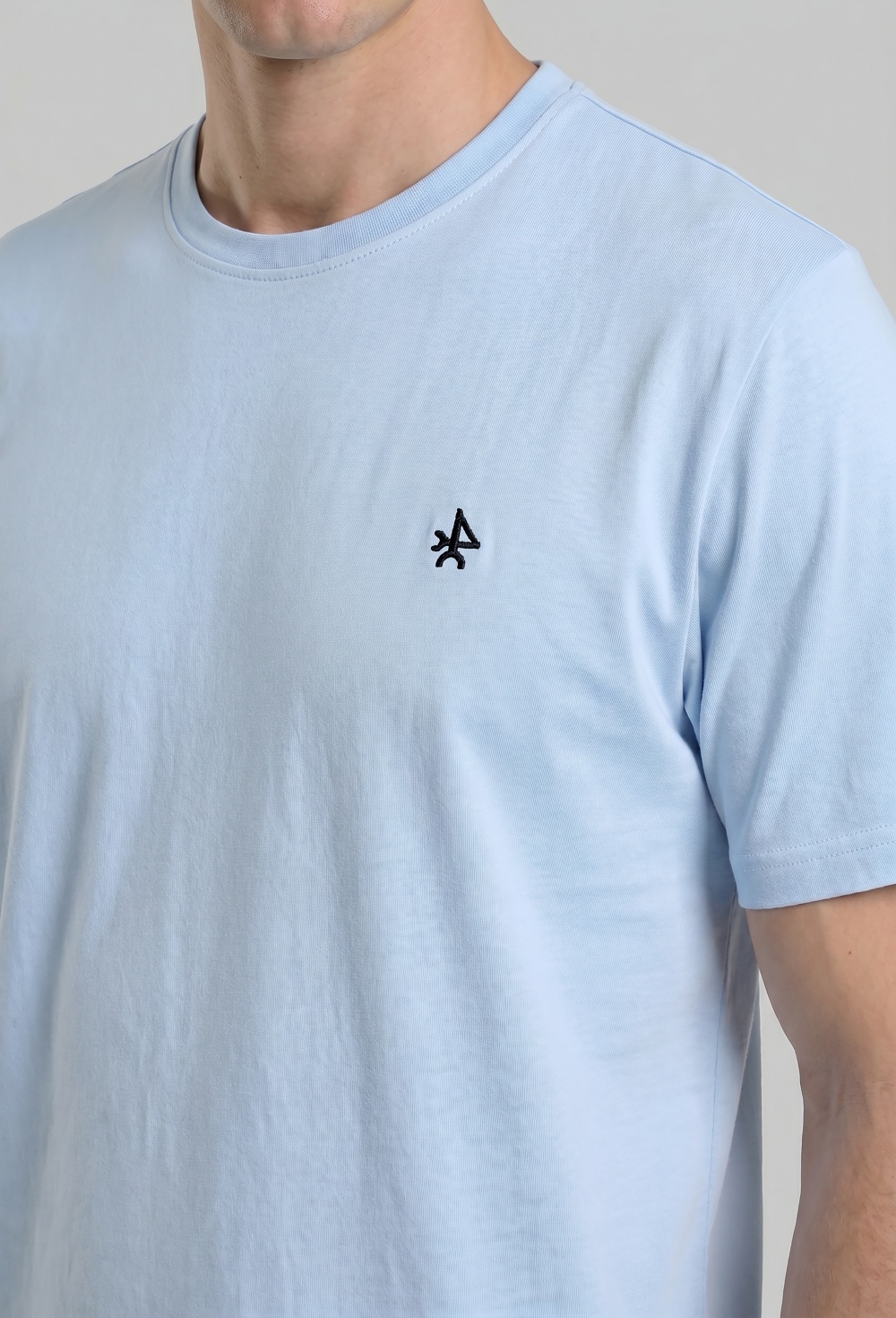 Camiseta básica logo Valecuatro celeste - 32.9