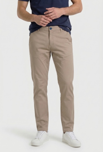 Pantalón chino clásico beige